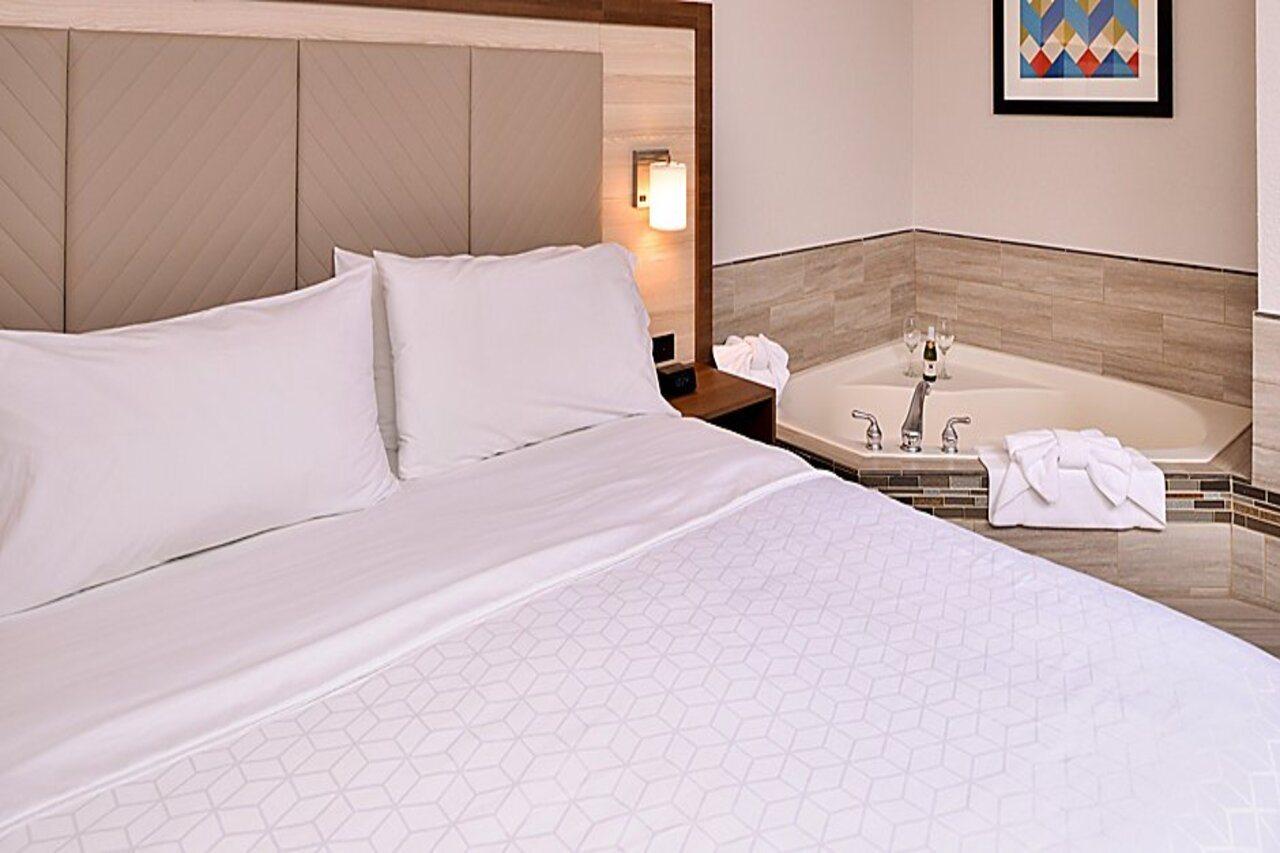 Holiday Inn Express Hotel & Suites Arcata/Eureka-Airport Area By Ihg МакКинливил Екстериор снимка
