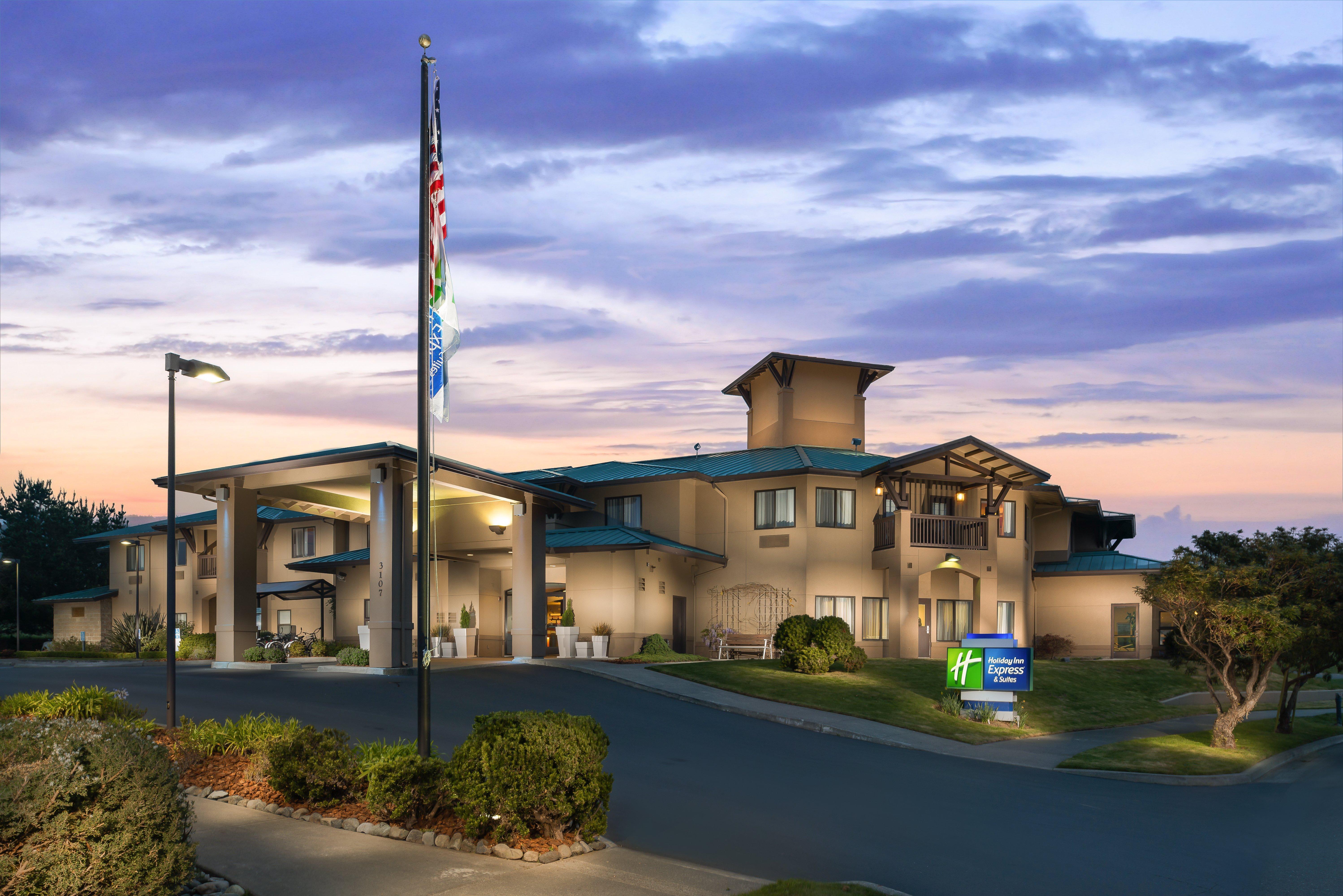 Holiday Inn Express Hotel & Suites Arcata/Eureka-Airport Area By Ihg МакКинливил Екстериор снимка