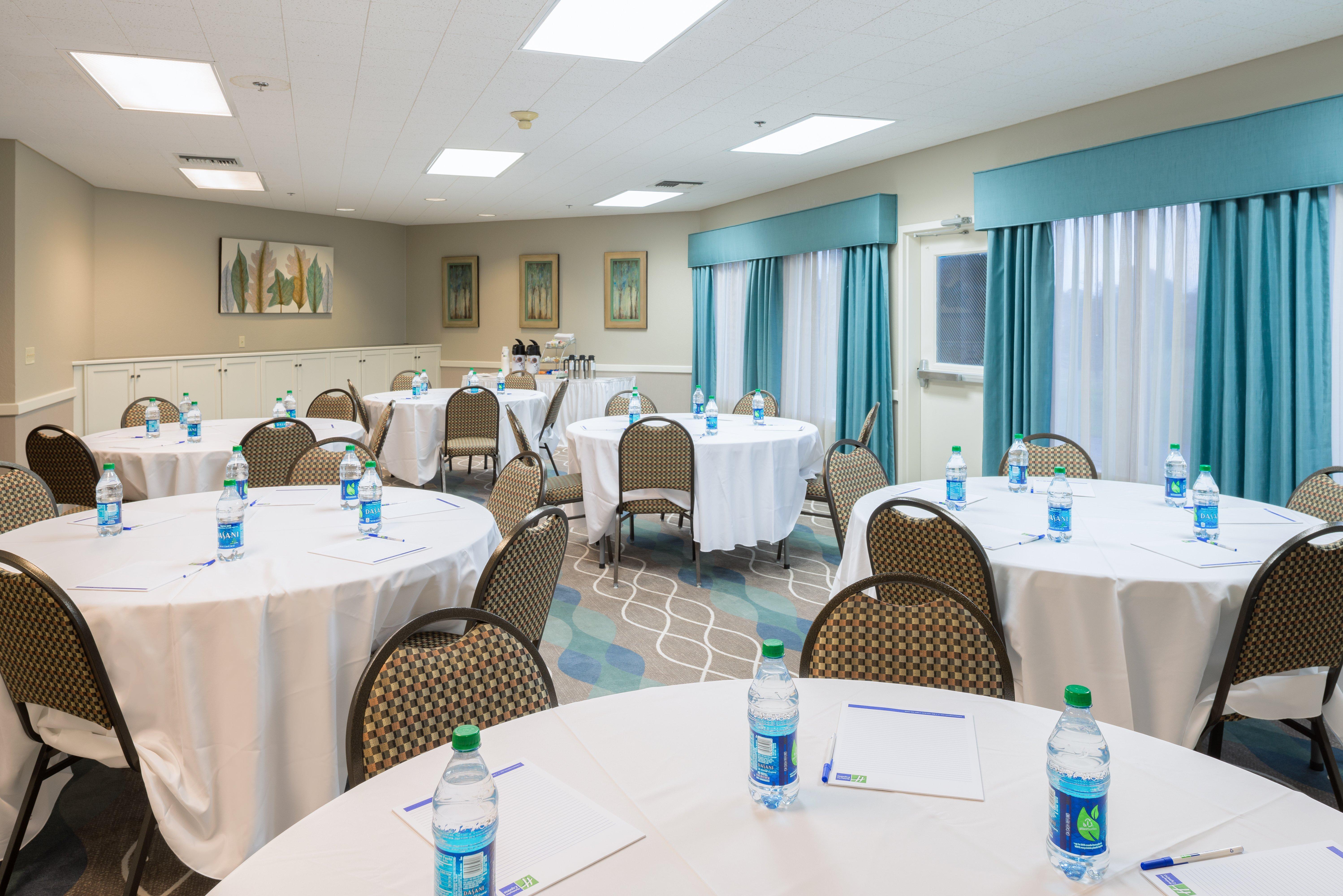 Holiday Inn Express Hotel & Suites Arcata/Eureka-Airport Area By Ihg МакКинливил Екстериор снимка