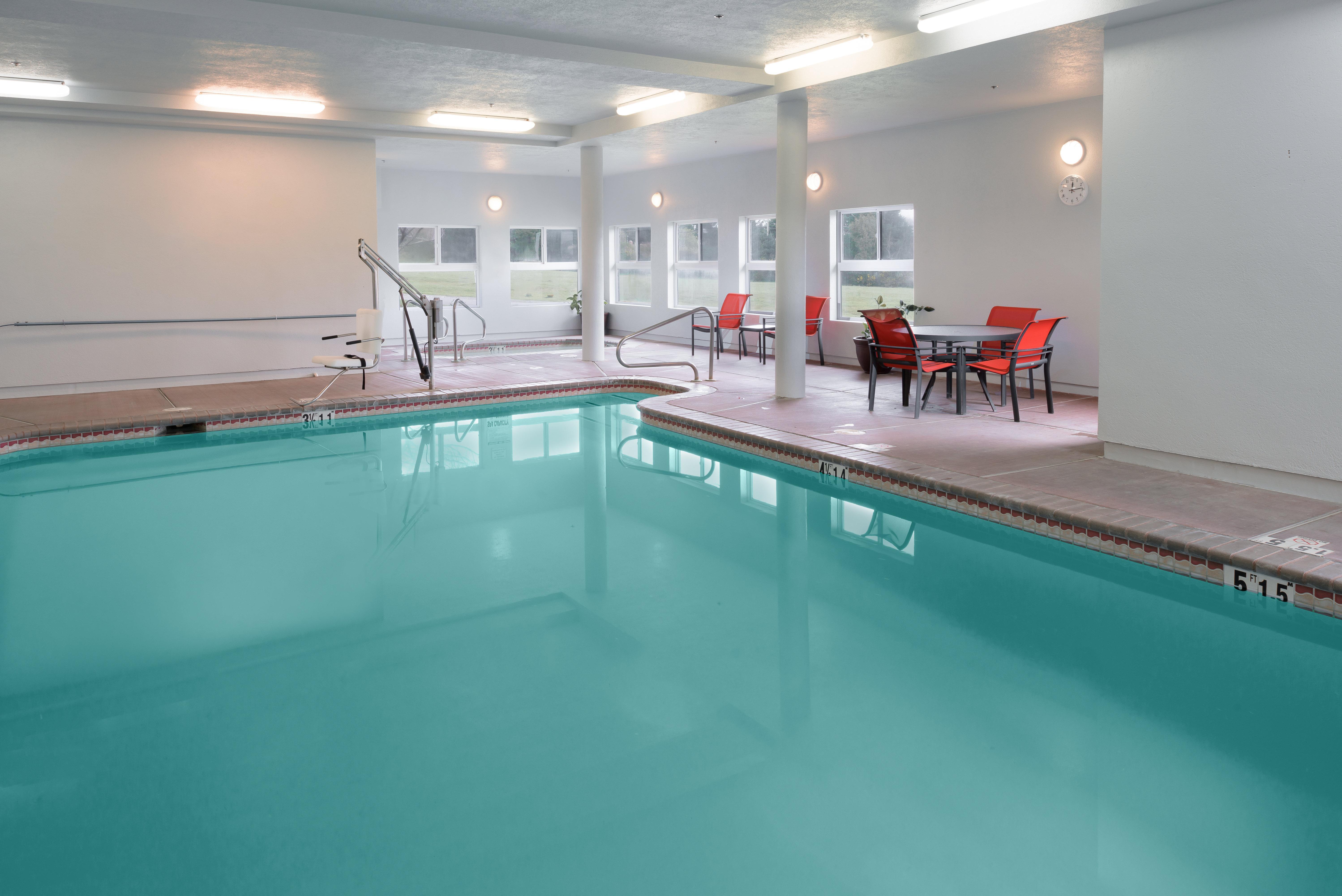 Holiday Inn Express Hotel & Suites Arcata/Eureka-Airport Area By Ihg МакКинливил Екстериор снимка