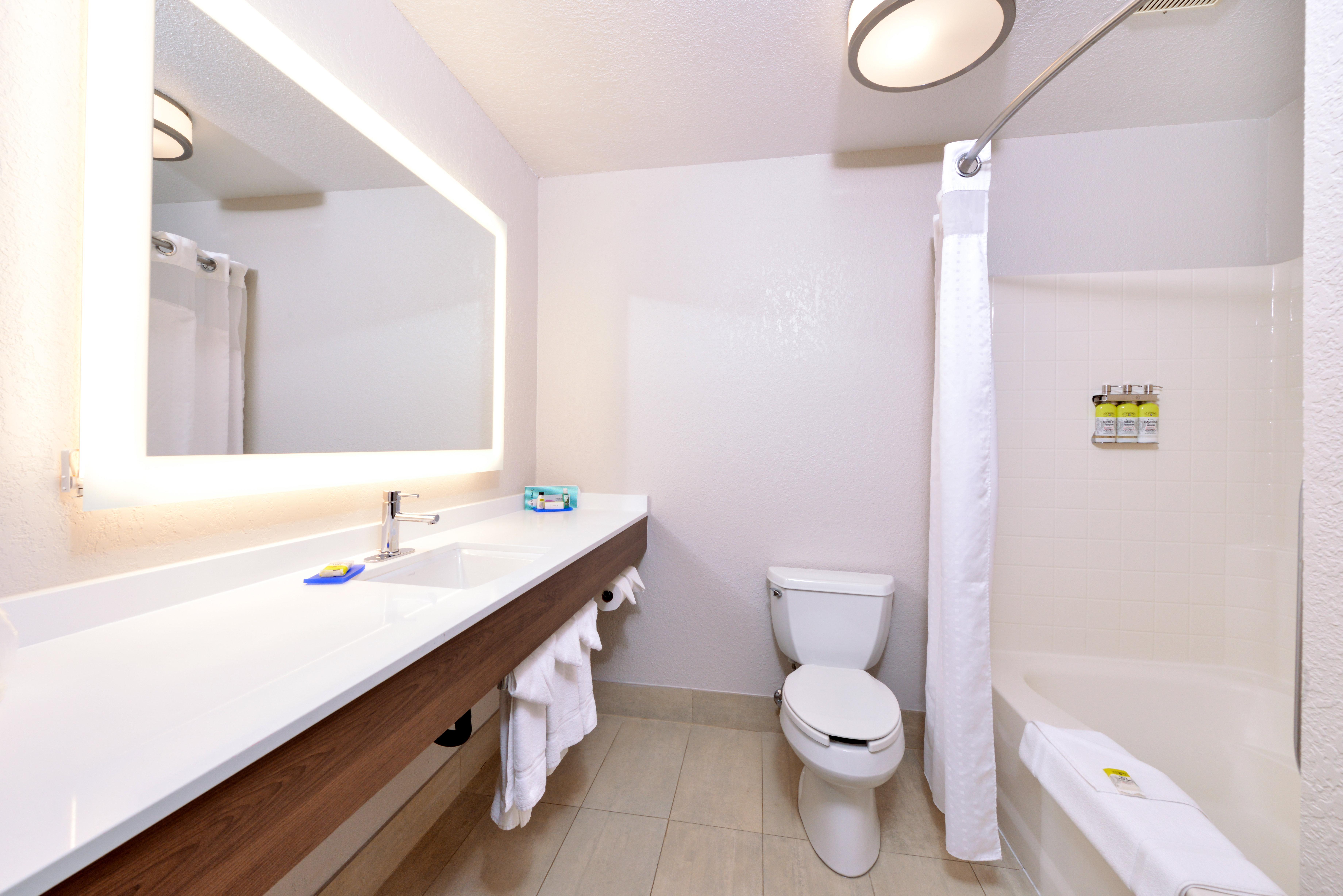 Holiday Inn Express Hotel & Suites Arcata/Eureka-Airport Area By Ihg МакКинливил Екстериор снимка