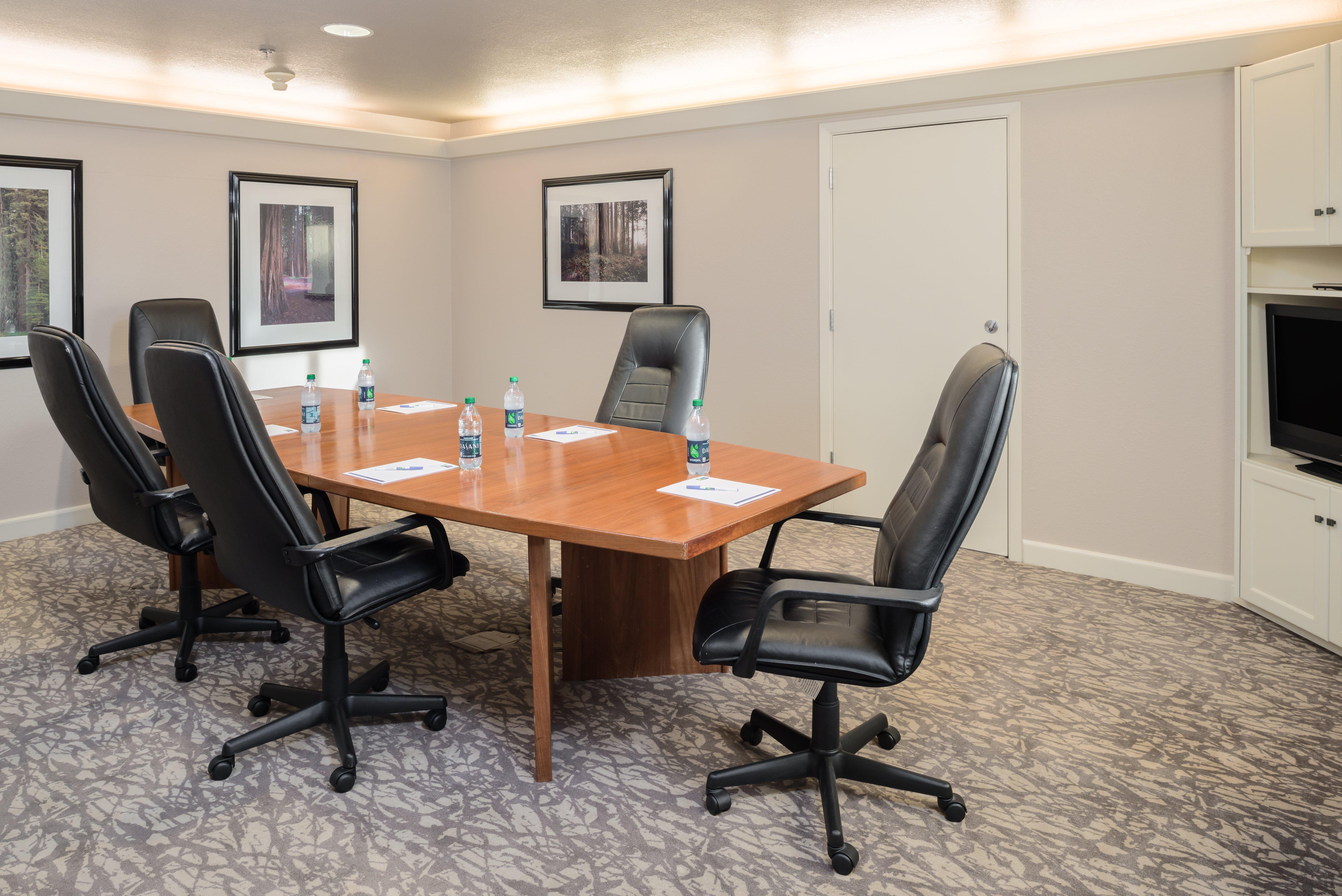 Holiday Inn Express Hotel & Suites Arcata/Eureka-Airport Area By Ihg МакКинливил Екстериор снимка