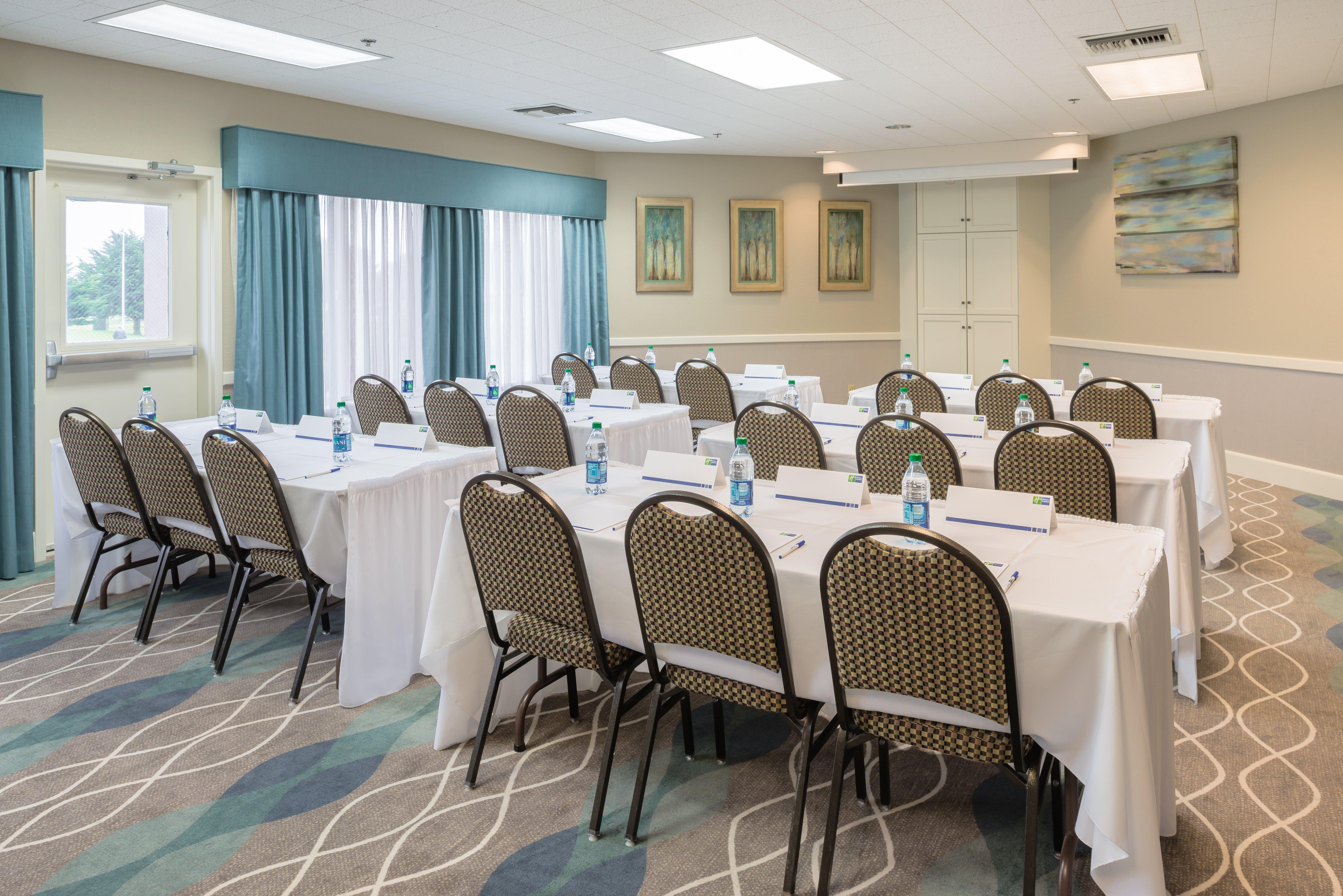 Holiday Inn Express Hotel & Suites Arcata/Eureka-Airport Area By Ihg МакКинливил Екстериор снимка