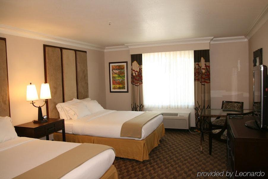 Holiday Inn Express Hotel & Suites Arcata/Eureka-Airport Area By Ihg МакКинливил Стая снимка