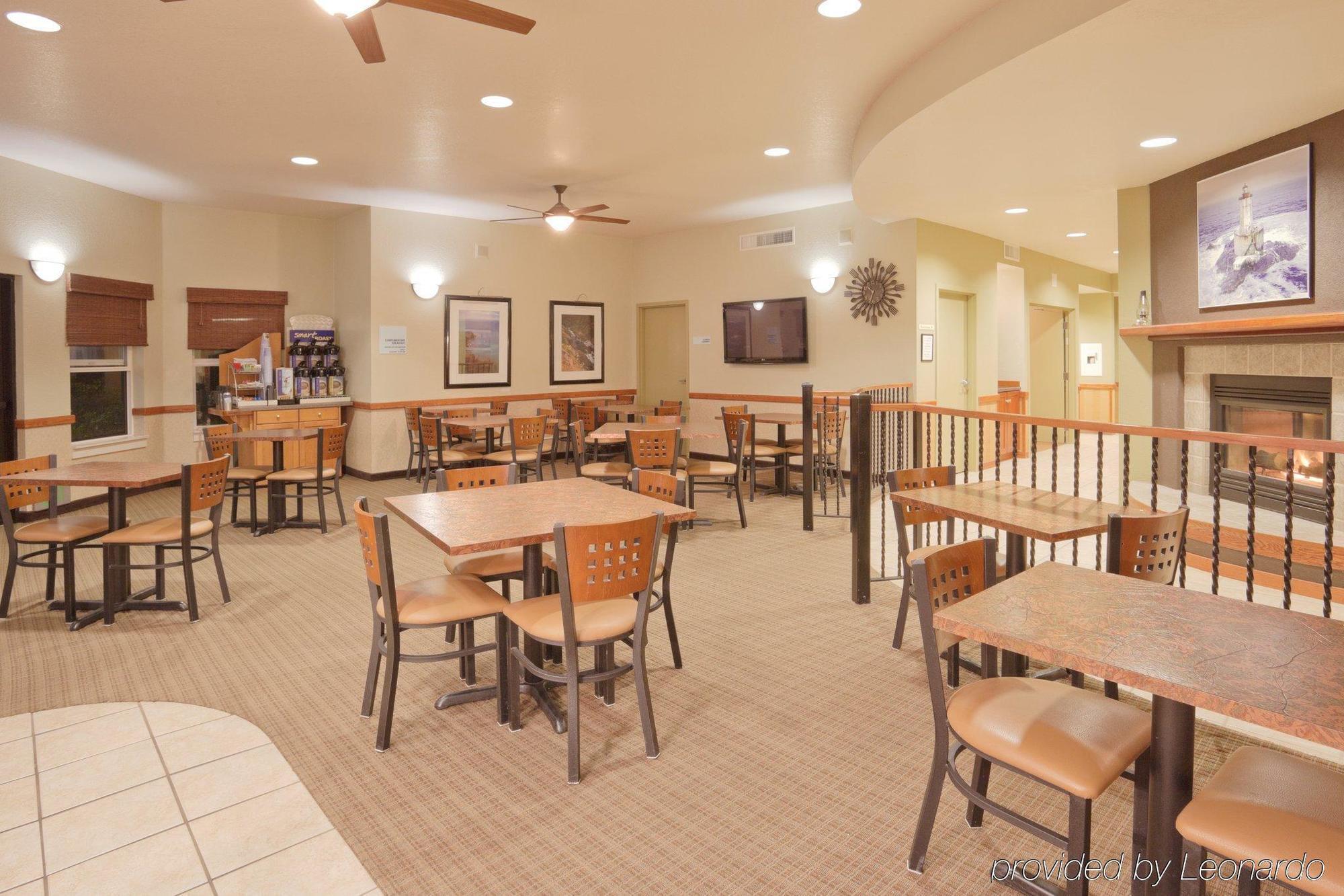 Holiday Inn Express Hotel & Suites Arcata/Eureka-Airport Area By Ihg МакКинливил Ресторант снимка