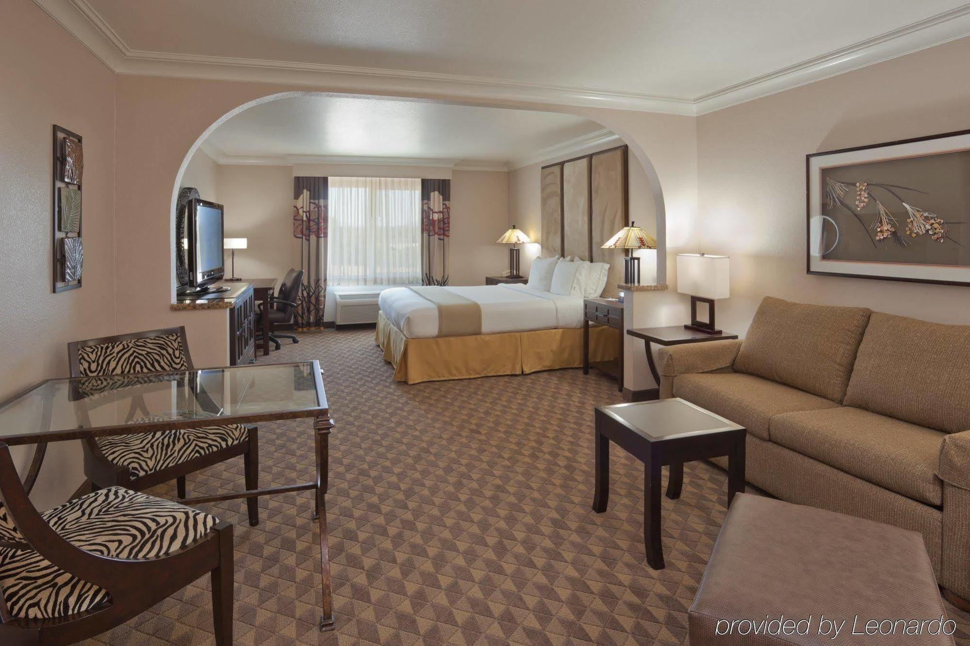 Holiday Inn Express Hotel & Suites Arcata/Eureka-Airport Area By Ihg МакКинливил Стая снимка