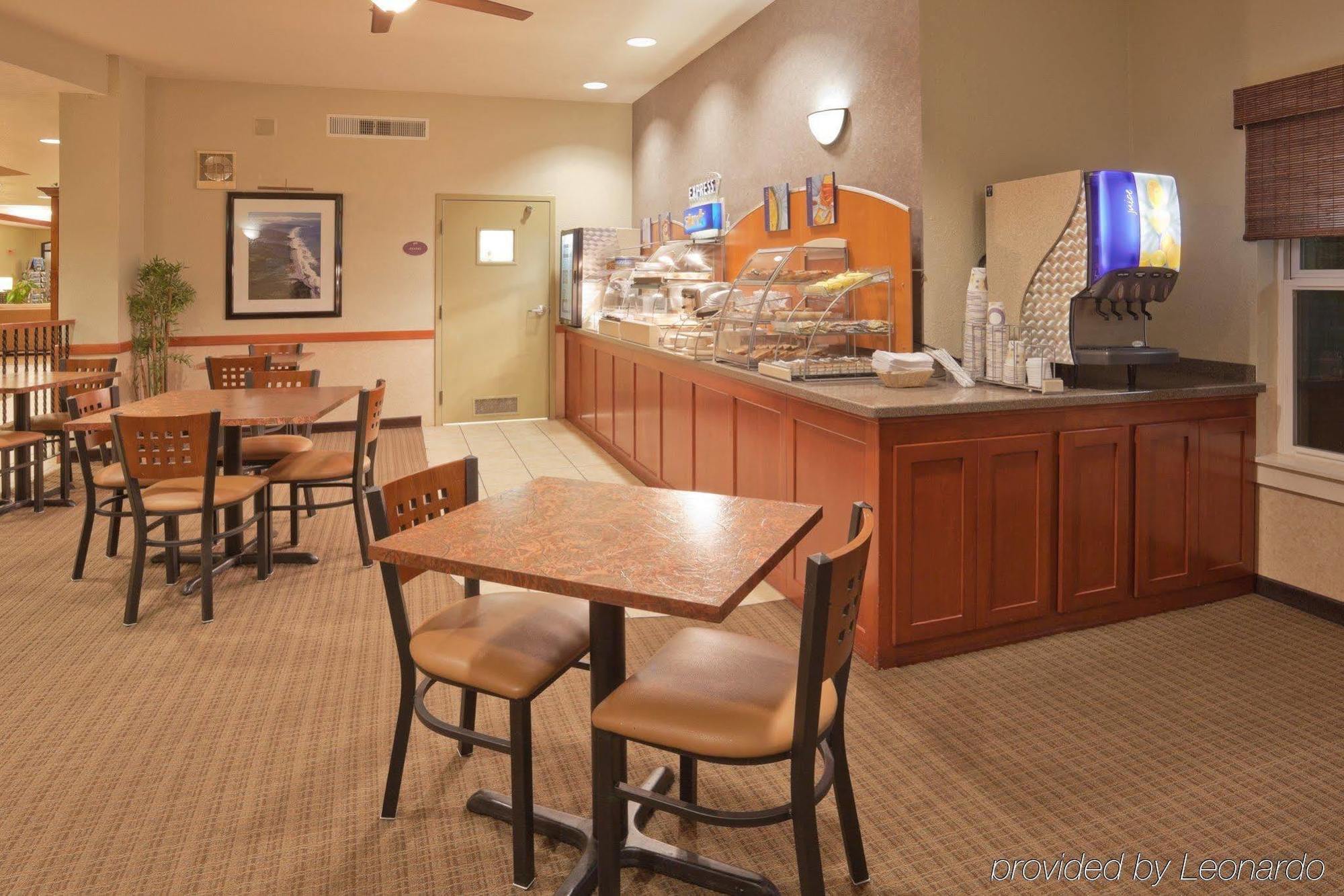 Holiday Inn Express Hotel & Suites Arcata/Eureka-Airport Area By Ihg МакКинливил Ресторант снимка