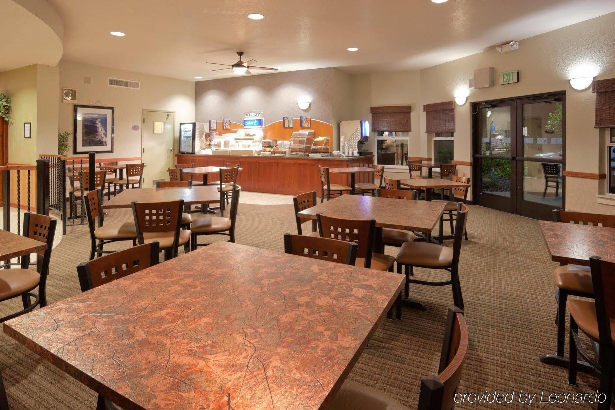 Holiday Inn Express Hotel & Suites Arcata/Eureka-Airport Area By Ihg МакКинливил Ресторант снимка
