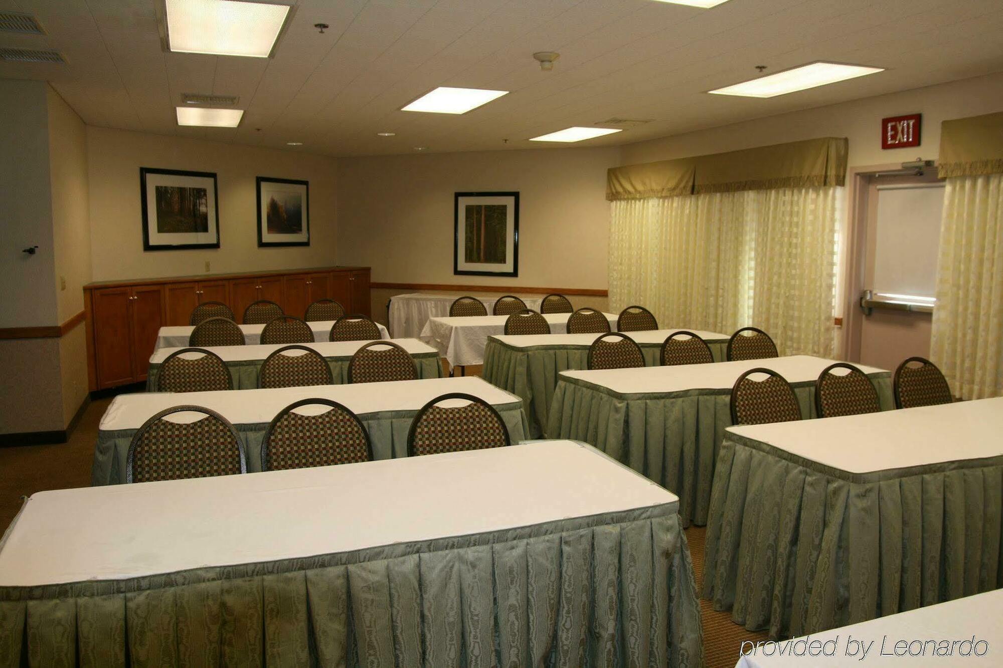 Holiday Inn Express Hotel & Suites Arcata/Eureka-Airport Area By Ihg МакКинливил Съоръжения снимка